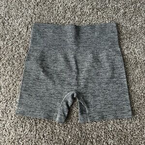 Colsie Heather Gray Seamless Ribbed Biker Shorts
